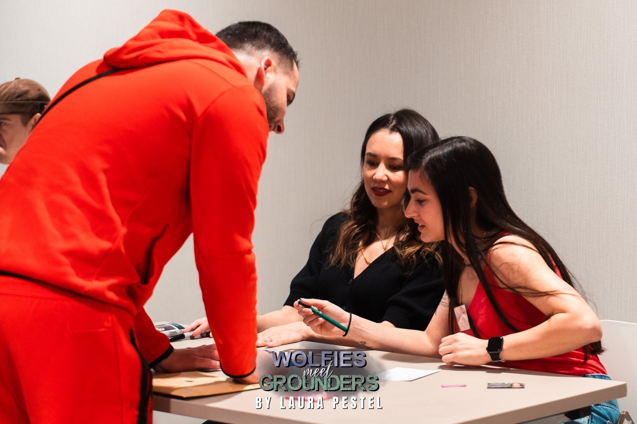 Extras by Laura Pestel